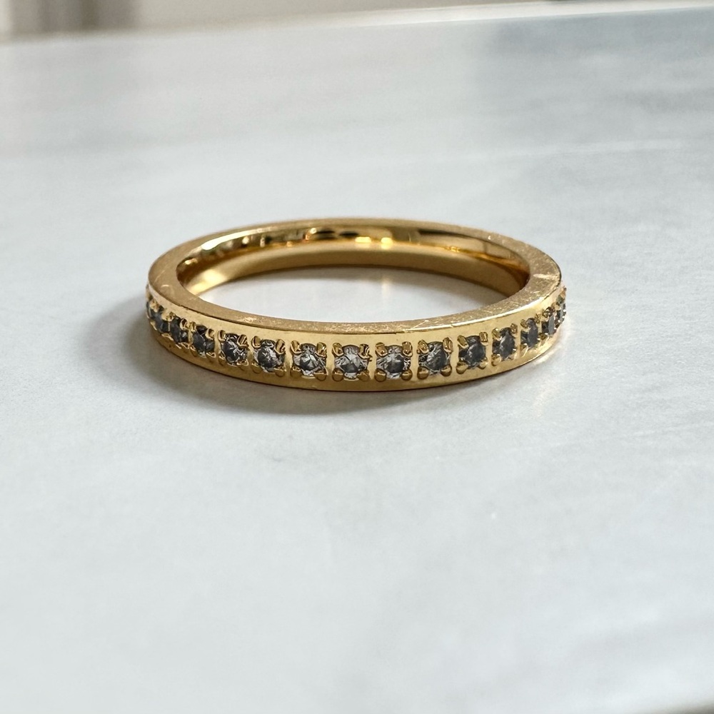 Elegant Gold and CZ Stone Women's Ring